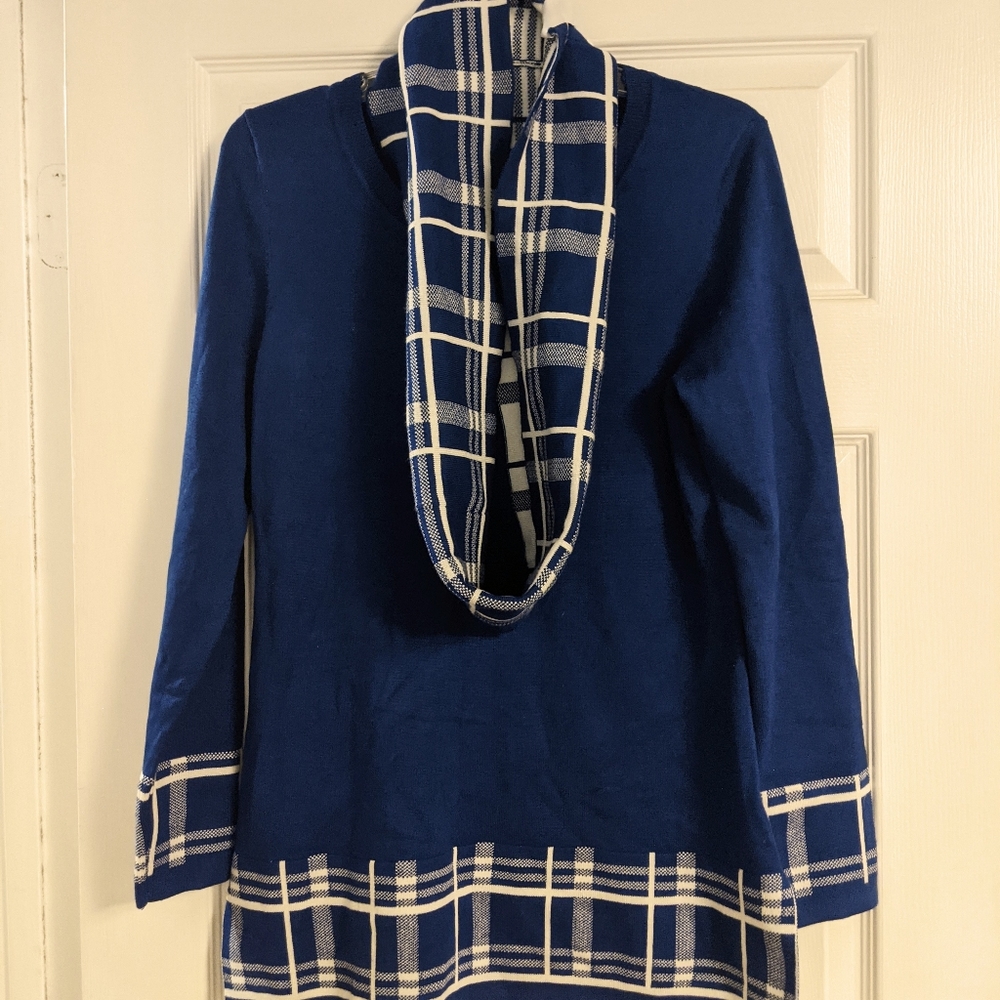 Kim Rogers Blue and White Plaid Sweater With Infinity Scarf Size Medium New